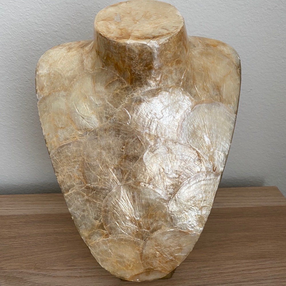 Jewelry figure holder
